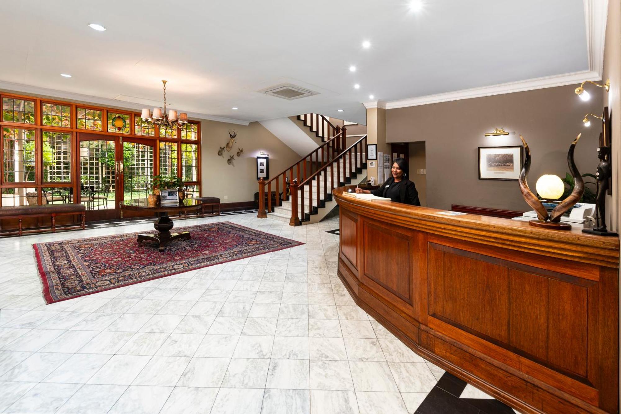 Queen'S Hotel By Bon Hotels Оудсхорн Екстериор снимка