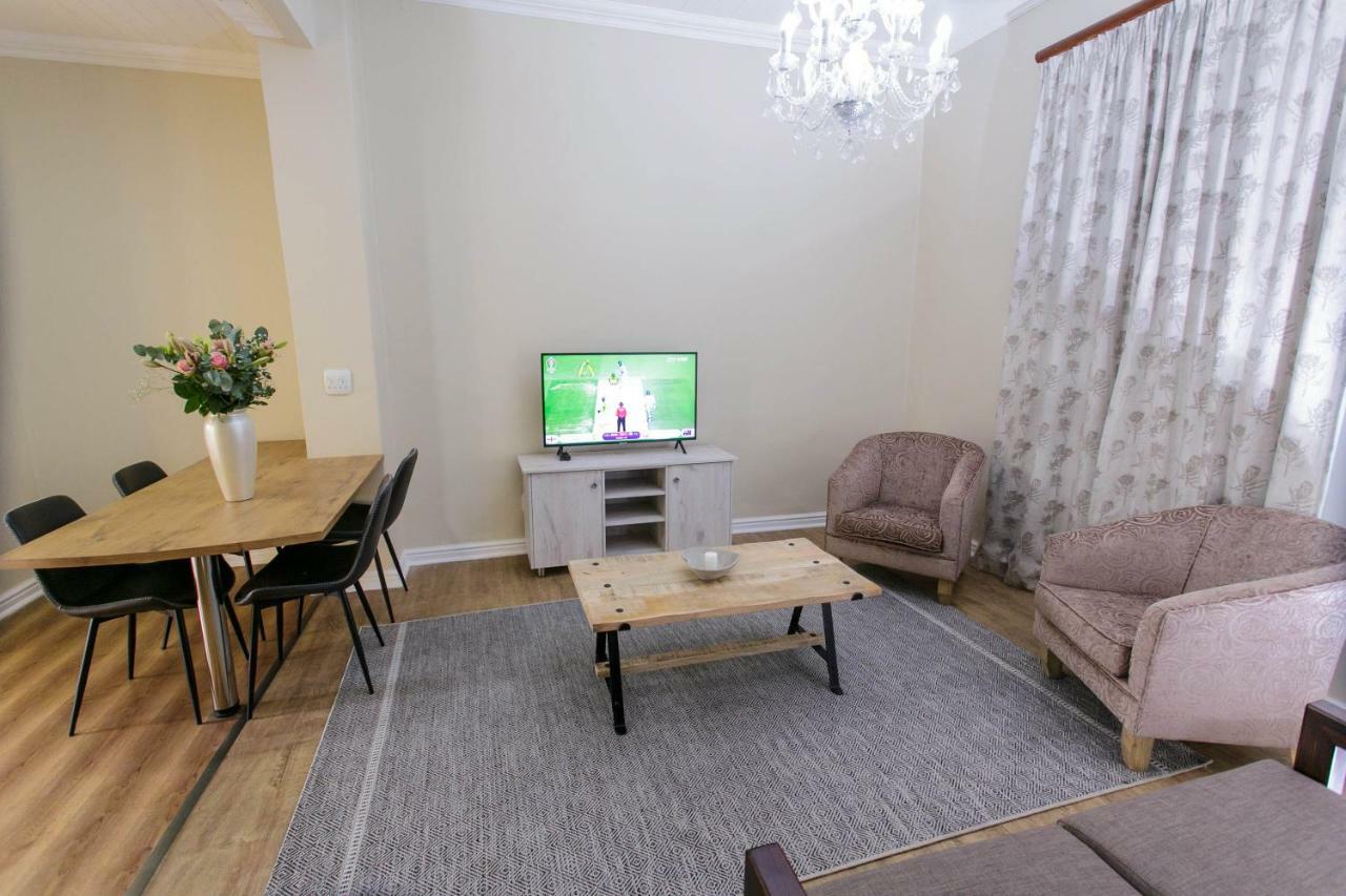 Queen'S Hotel By Bon Hotels Оудсхорн Екстериор снимка